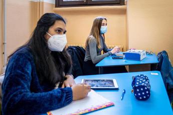 Covid scuola, Galli: “Preoccupa riapertura, non è tragedia perdere 15 giorni”