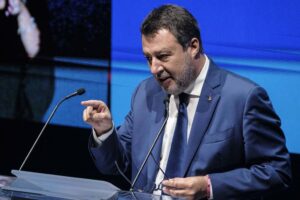Lega, contestati Romeo e Attilio Fontana: “Salvini non si tocca”