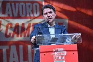 Carburanti, Conte: da governo schiaffo in faccia a famiglie