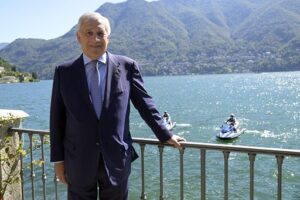 Tajani a Renzi: il centro è uno solo ed è Forza Italia
