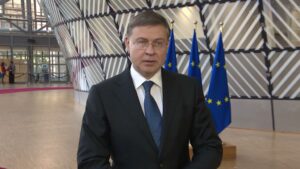Dombrovskis: non possiamo creare continuamente nuove flessibilità sui conti