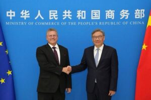 Ue-Cina, intesa per dimezzare auto ibride e plug-in