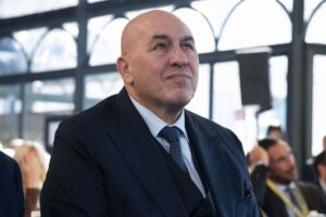 Cortei, allarme di Crosetto su “guerra ibrida”. Salvini lo liquida: ‘Basta…’