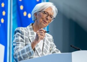 Bce, Lagarde lascia a febbraio: “Non posso più restare neutrale”