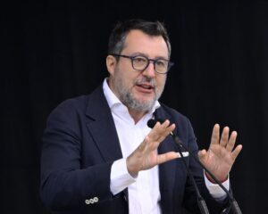 Cortei, Salvini: gravi parole di attivista che in tv giustifica violenze